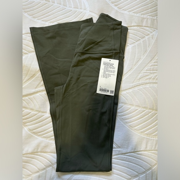 Lululemon Super-High rise Flared Pant Nulu *Regular* - Picture 3 of 5